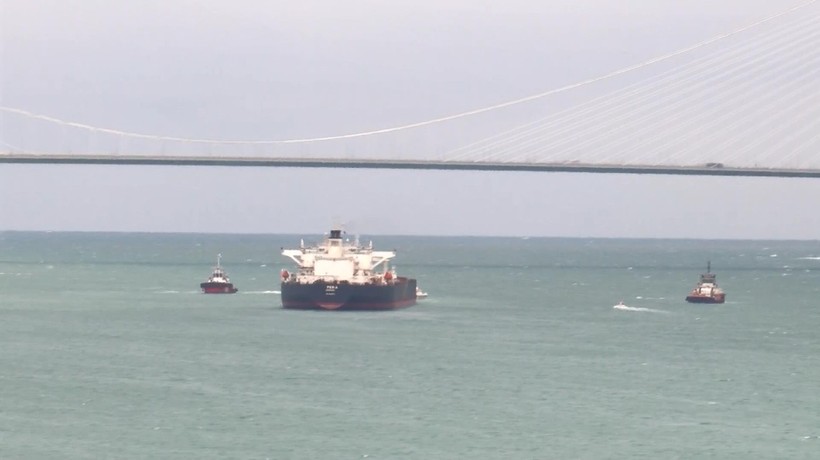 İstanbul Boğazı'nda gemi arızası! Denizaltı kabloları zarar gördü