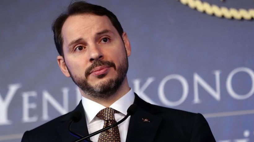 Berat Albayrak'a atılan asılsız iftiralarla gündem olan Halk TV'de dün akşam methiyeler dizildi