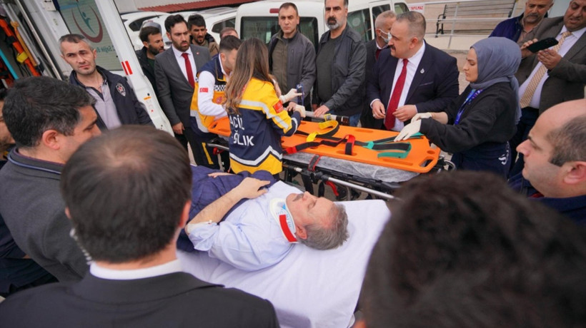 Dün kaza geçiren BBP Lideri Mustafa Destici'nin hastane odasından fotoğraf geldi