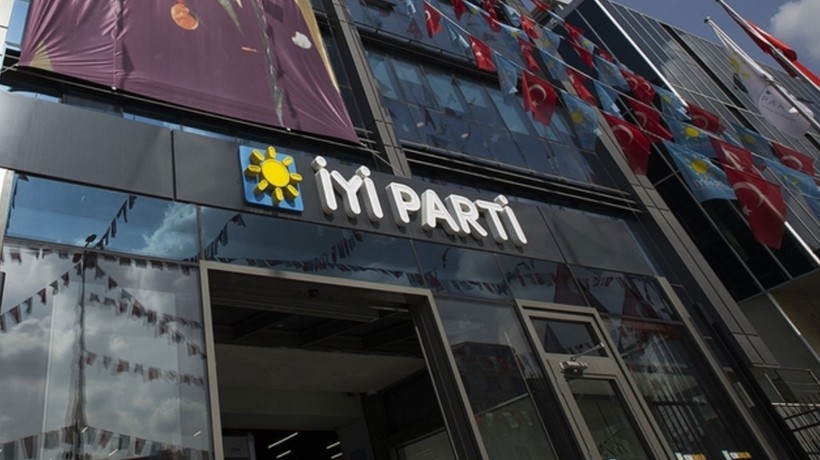 İYİ Parti Gaziantep'te kaçakçılıktan yargılanan aday, vekilini hedef alarak çekildi