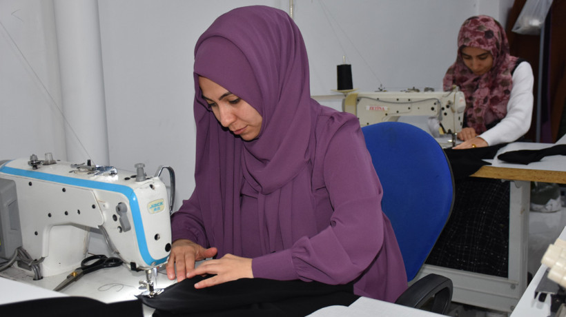 Eşini kaybeden 3 çocuk annesi, evinde başladığı işini geliştirerek kendi mağazasını kurdu