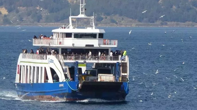 Bozcaada ve Gökçeada feribot seferlerine fırtına engeli