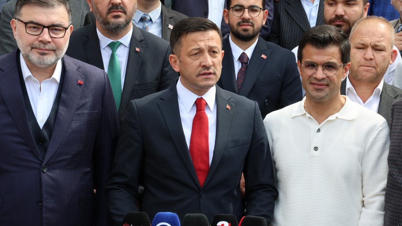 Cumhur İttifakı'nın İzmir Büyükşehir Belediye Başkan adayı Hamza Dağ oyunu kullandı