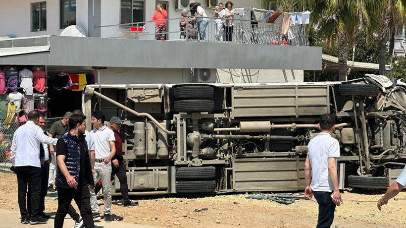 Antalya'da bayram günü korkunç kaza! Çok sayıda yaralı var