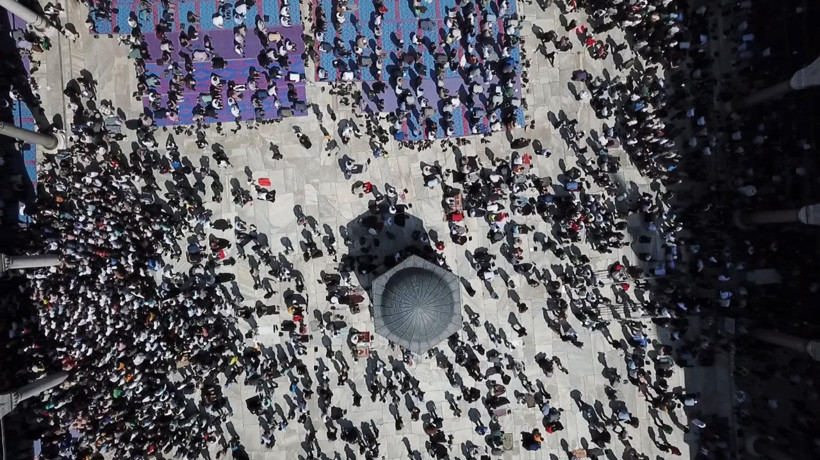 Ayasofya ve Sultanahmet Camii'nde cuma namazı yoğunluğu