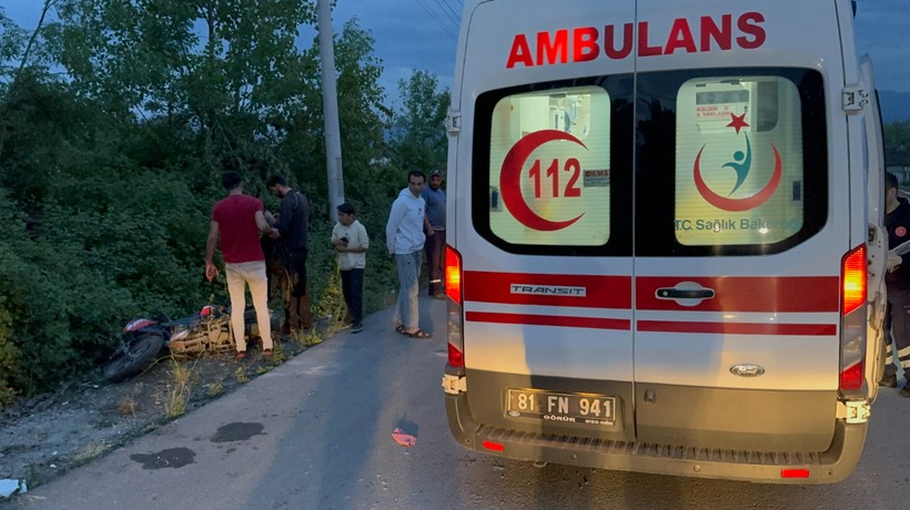 Motosiklet kamyonetle kafa kafaya çarpıştı: 1 yaralı