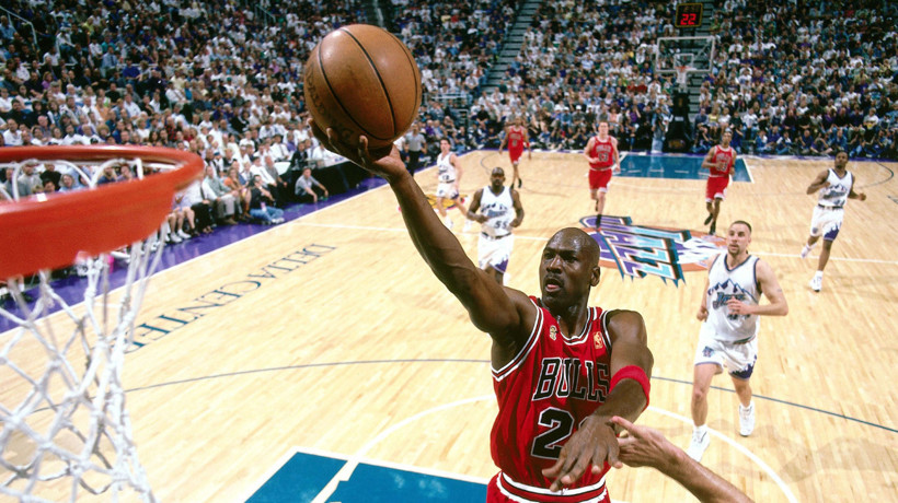 Ticaret Bakanlığı NBA efsanesi Michael Jordan'ın imzaladığı 3 çift ayakkabıyı 5 milyon liraya satışa çıkardı