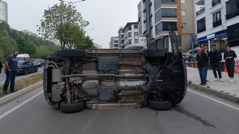 Samsun'da iki otomobil çarpıştı: 2 yaralıSamsun'da iki otomobil çarpıştı: 2 yaralı