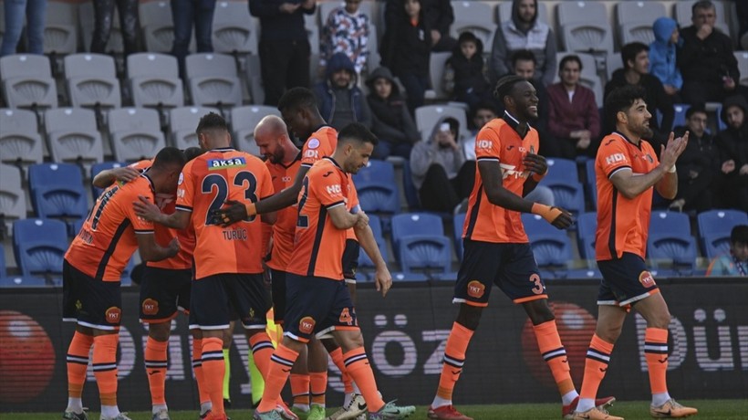 Başakşehir, sahasında Kasımpaşa'yı 4 golle yendi