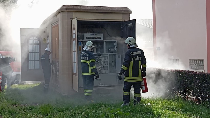 Çorum'da trafoya aşırı yükleme sonucu yangın çıktı