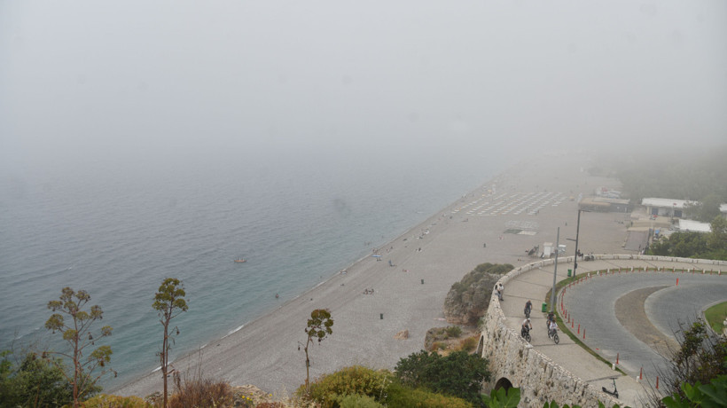 Antalya'da yüksek nem ve toz taşınımı! Göz gözü görmedi