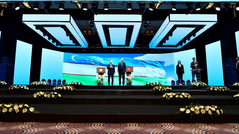 Cumhurbaşkanı Erdoğan tevcih etti: Mirziyoyev'e Devlet Nişanı verildi