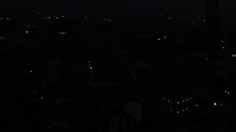 Özgür Özel halkı ışık açıp kapatmaya davet etti! Bazı vatandaşlar eyleme katıldı