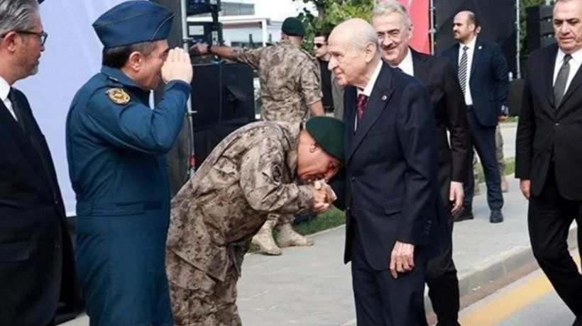 Devlet Bahçeli'den Özel Harekat Başkanlığına 15 Temmuz ziyareti: Özel Harekat Başkanı elini öptü