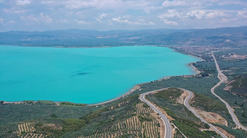 İznik Gölü alg patlamasıyla turkuaz görünüme kavuştu