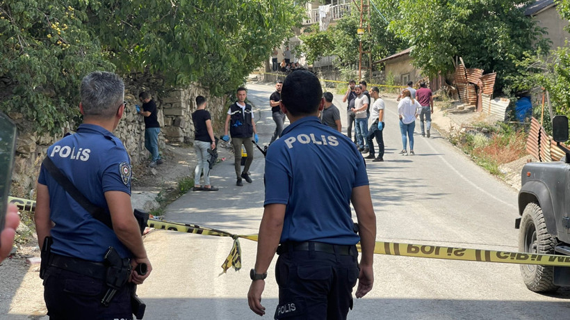 Eşini boynundan ve ayaklarından bağlayıp, darbetti