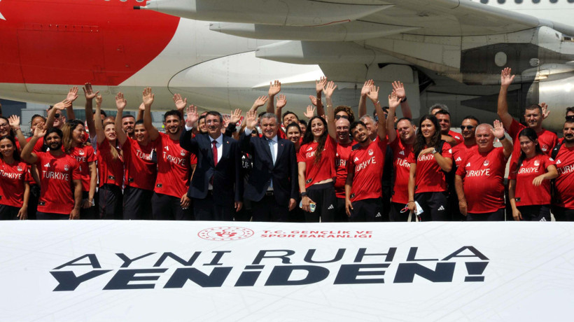 Türkiye'yi Olimpiyat Oyunları'nda temsil edecek olan milli sporcular Paris'e uğurlandı