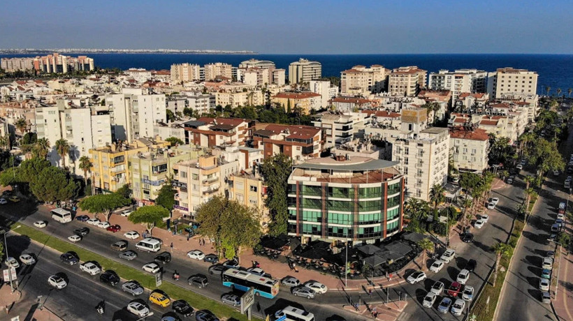 Antalya'da yüksek faiz ve konut fazlalığı fiyatları düşürdü