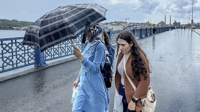 İstanbul'da sağanak yağış! Meteoroloji sıcaklıkların düşeceği yerleri açıkladı