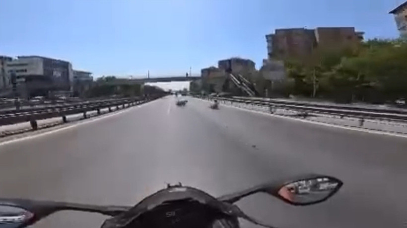 Avcılar'da motosikletli şovun kazayla bittiği anlar kamerada