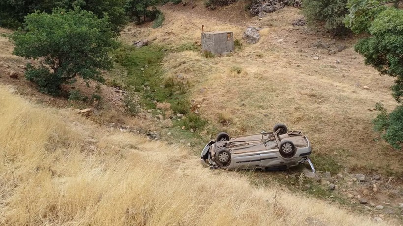 Elazığ'da otomobil metrelerce yükseklikten dere yatağına uçtu!