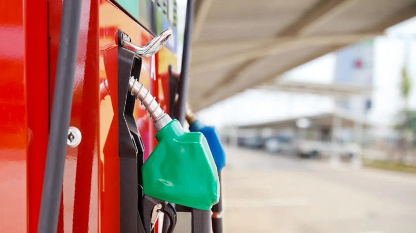 Araç sahiplerine müjde! Benzine indirim geldi