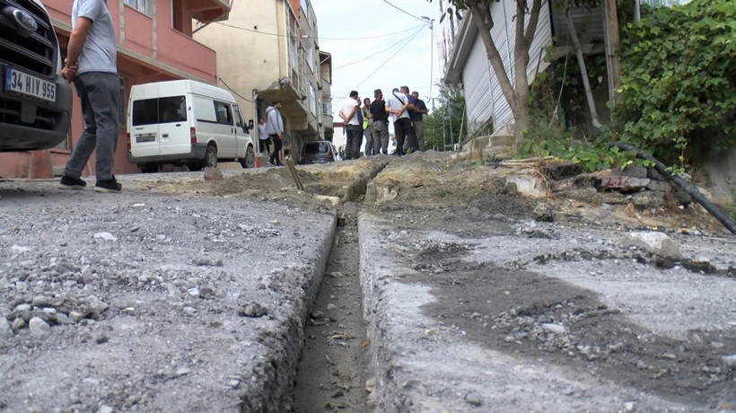 Başakşehir'de işçiler doğalgaz borusu patlattı; 3 kişi hastaneye kaldırıldı