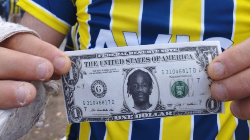 Fenerbahçe taraftarı Batshuayi'nin yüzünün olduğu dolar banknotları hazırladı