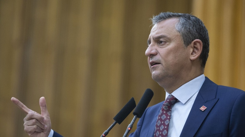 TBMM Grup Toplantısı'nda konuşan Özel'den 750 TL'lik kesinti tepkisi: "Bankalara değil vatandaşın gırtlağına çöküyorlar"