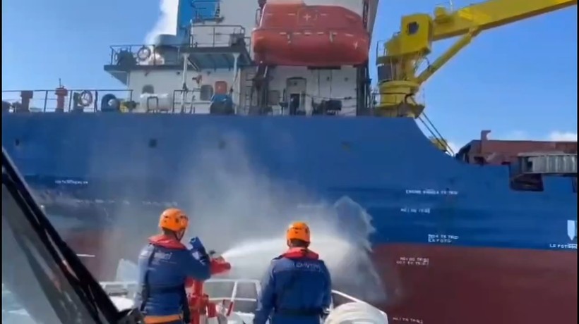 Pendik açıklarında kuru yük gemisinde yangın
