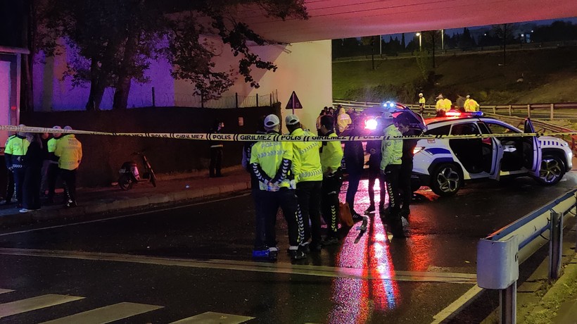 Kazaya müdahale eden ekibe otobüs çarptı: 1 memur şehit oldu