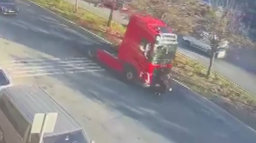 Pendik'te feci kaza kamerada: Scooterlı Ecem feci şekilde can verdi