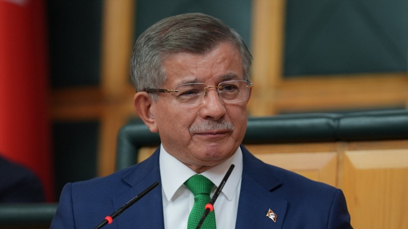 Kürsüde gözyaşlarını tutamadı! Ahmet Davutoğlu hüngür hüngür ağladı!