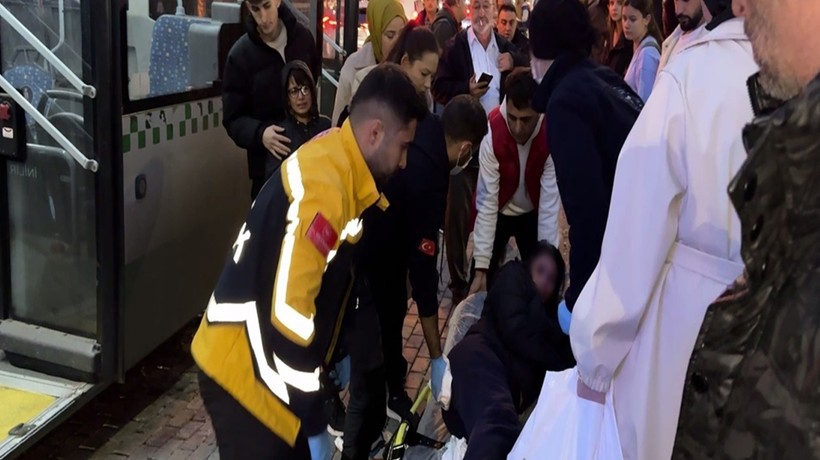 Bursa'da halk otobüsünde kan aktı! Talihsiz kadın kalçasından bıçaklandı