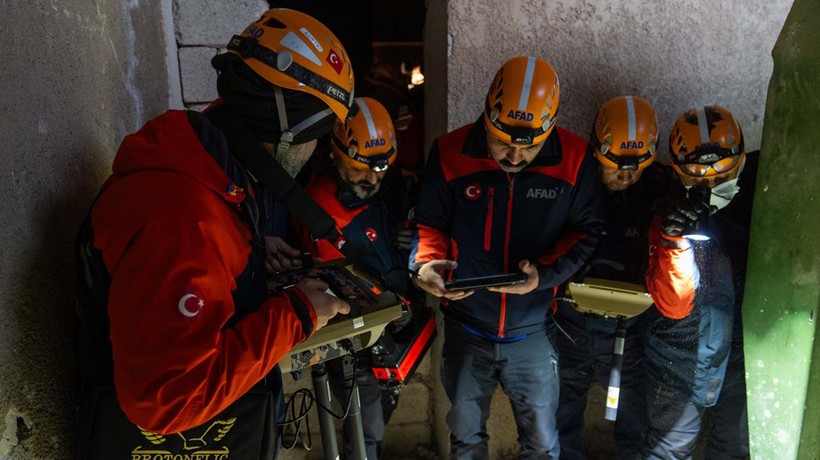 Esad'ın Şam'daki insan mezbahası Sednaya'da AFAD ekipleri yaşam izi arıyor