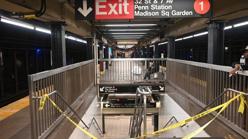 New York'ta Penn İstasyonu'nda bir kişi daha ateşe verildi!