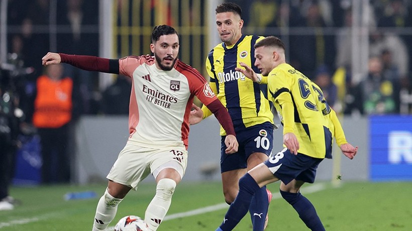 Fenerbahçe play-off biletini son maça bıraktı