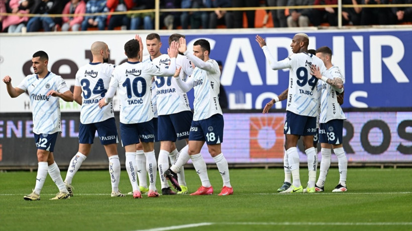 4000. gol Szymanski'den geldi! Kanarya deplasmanda rahat kazandı