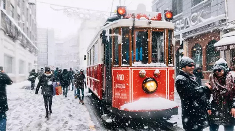İstanbul'da kar yağışı başladı! Ne zamana kadar sürecek?🌨️