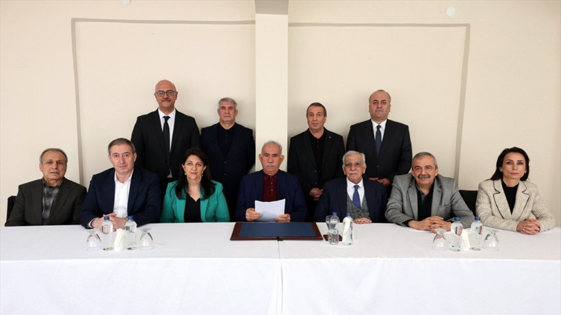 Öcalan'ın çağrısı sonrası DEM Parti heyeti siyasi parti turuna başladı! Listede üç parti var
