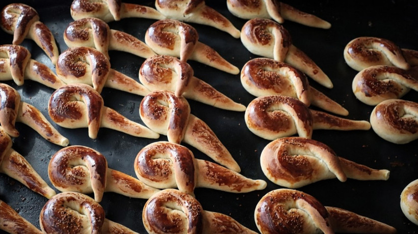 Bursa'da çocukların "tekne orucu" için hazırlanan iftariyelik poğaça geleneği sürdürülüyor