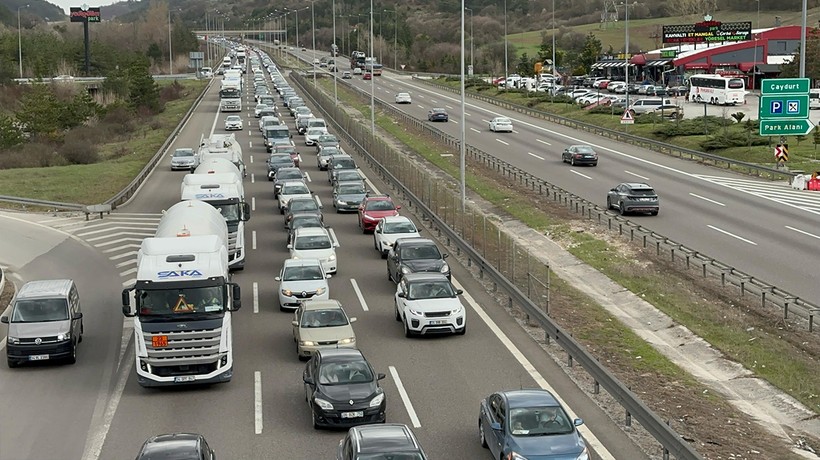 Tatil bitmeden çilesi başladı! Bolu geçişinde trafik yoğun