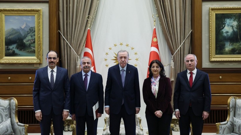 Bahçeli: Cumhurbaşkanımızın DEM Parti heyetiyle görüşmesi takdire şayandır