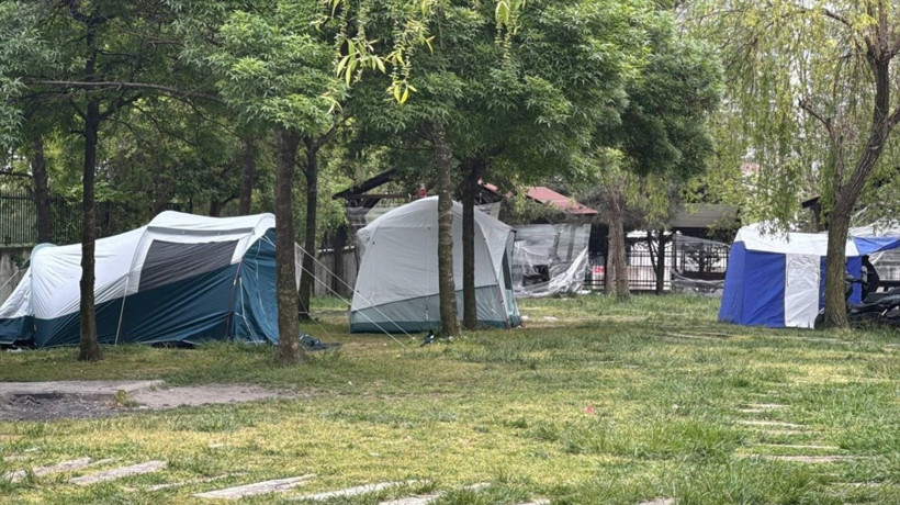 İstanbul'da 6.2'lik deprem sonrası bazı vatandaşlar çadırlarda kalmaya devam ediyor