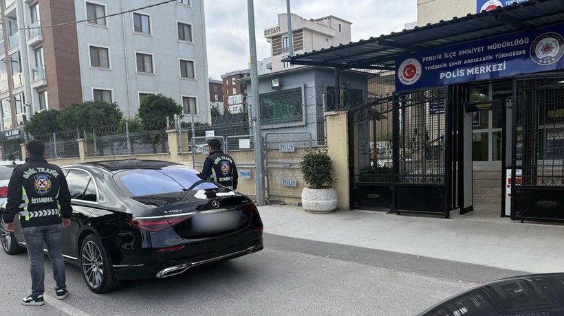 İçişleri Bakanı Yerlikaya duyurdu: O şahsın aracındaki çakar hakkı iptal edildi