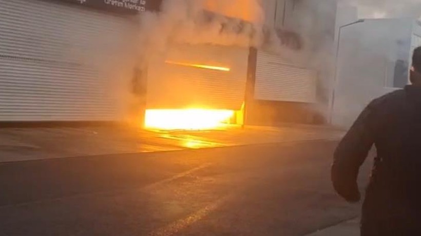 Diyarbakır’da kepenk tamiri sırasında çıkan kıvılcımla 4 dükkan yandı