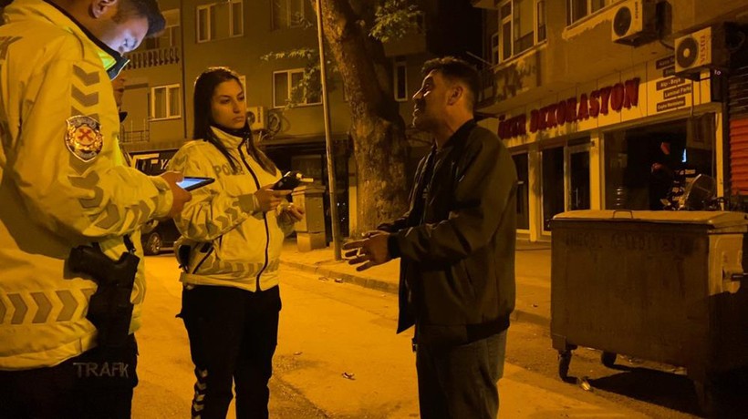 Polisin alkollü sürücüyle imtihanı... "Üflemeyeceğim. Yanlış yapıyorsunuz"