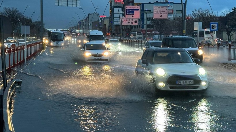 Sağanak yağış Kayseri'de hayatı olumsuz etkiledi