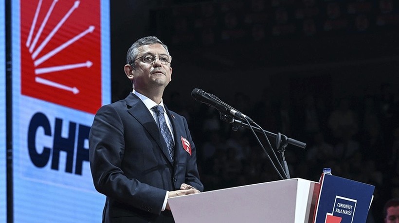 Özgür Özel'den 'Önder' mesajı: Ömrünü barış yolunda harcadığına şahidiz