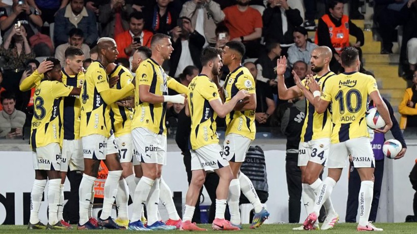 Fenerbahçe , Başakşehir'i 4-1 mağlup etti